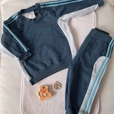 Ensembles survêtement Adidas taille 18mois 